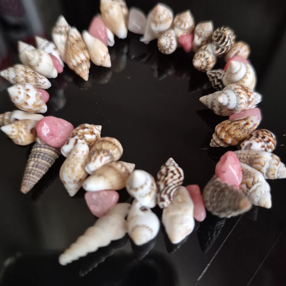 Handmade Deep Sea Virginia Beach Seashells And Strawberry Quartz Chips Braclet! - Picture 5 of 6